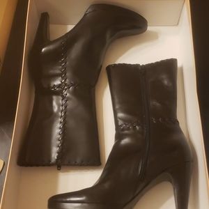 Heeled boots